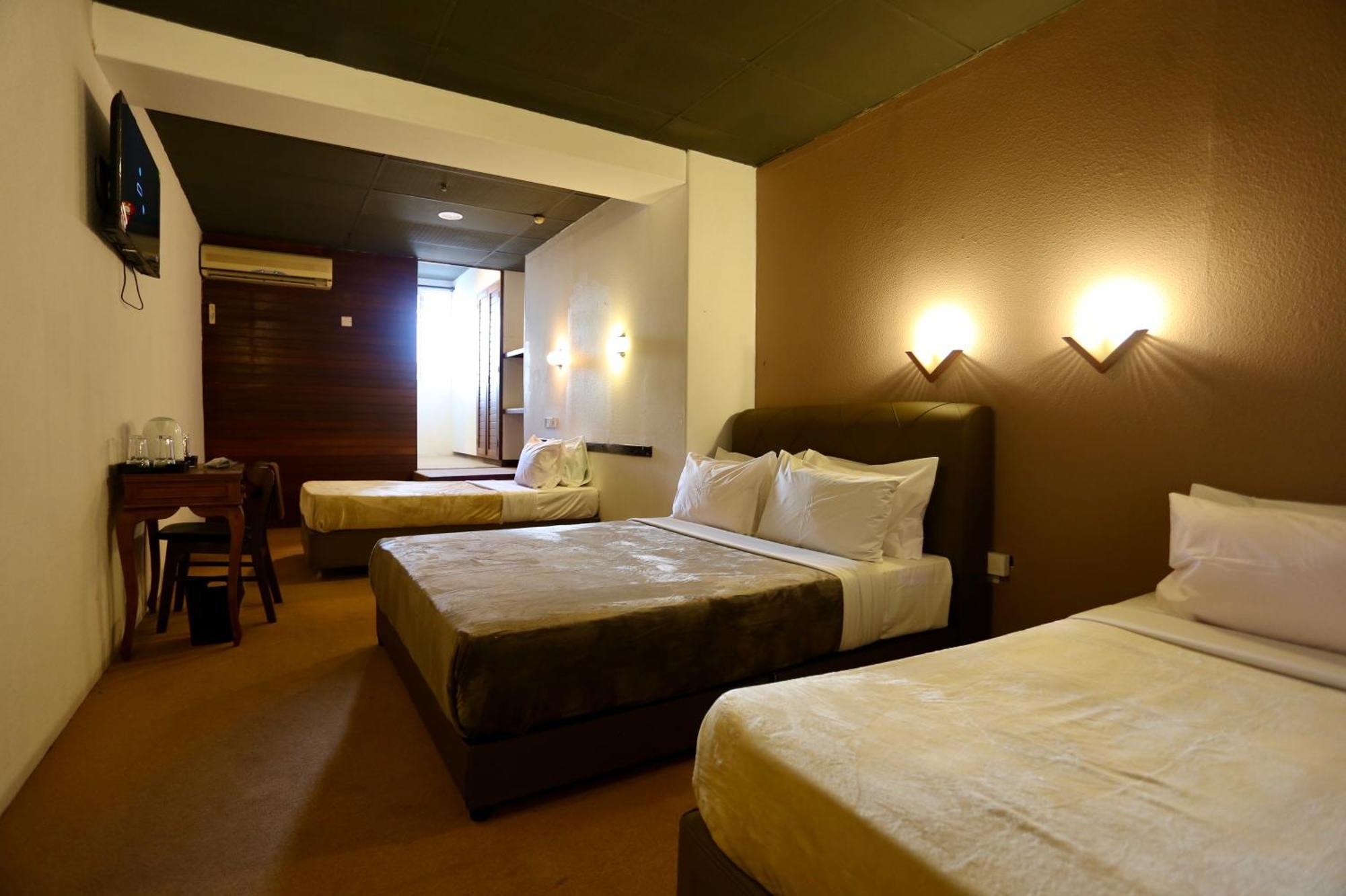 Fata Hotel By Project Borneo Кучинг Екстериор снимка